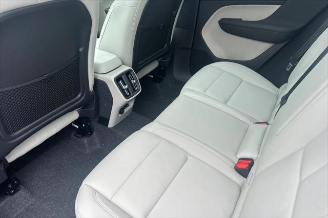 2026 Volvo XC40 Plus, B5 AWD Gas (mild hybrid), Dark