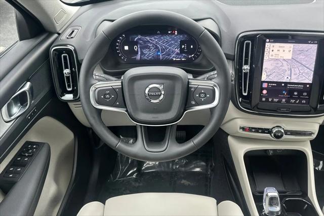 2026 Volvo XC40 Plus, B5 AWD Gas (mild hybrid), Dark