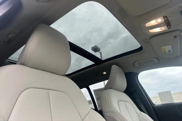 2026 Volvo XC40 Plus, B5 AWD Gas (mild hybrid), Dark