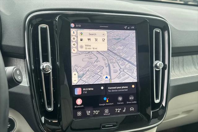 2026 Volvo XC40 Plus, B5 AWD Gas (mild hybrid), Dark