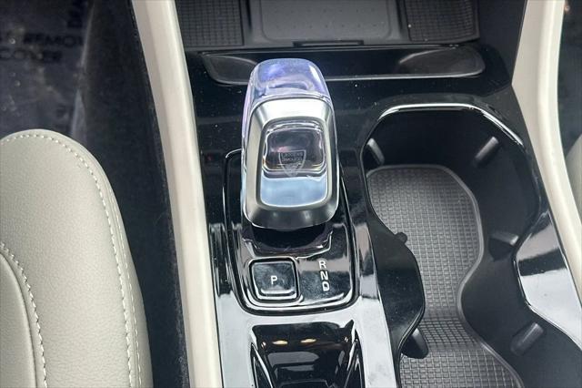 2026 Volvo XC40 Plus, B5 AWD Gas (mild hybrid), Dark