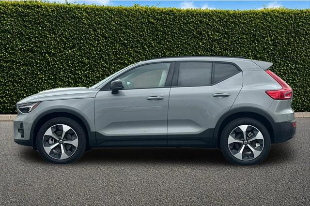 2026 Volvo XC40 Plus, B5 AWD Gas (mild hybrid), Dark