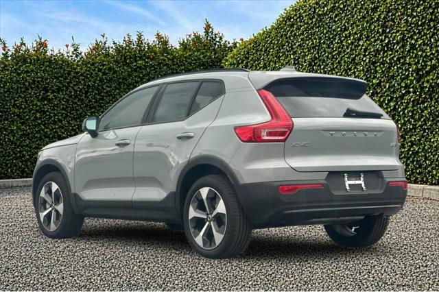 2026 Volvo XC40 Plus, B5 AWD Gas (mild hybrid), Dark