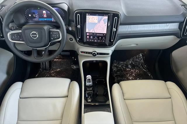 2026 Volvo XC40 Plus, B5 AWD Gas (mild hybrid), Dark