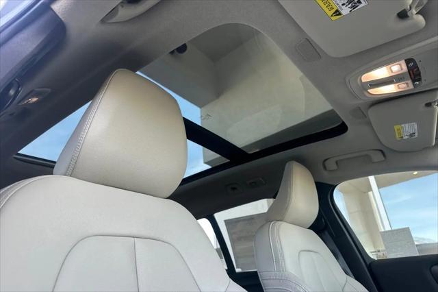 2026 Volvo XC40 Plus, B5 AWD Gas (mild hybrid), Dark