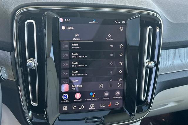 2026 Volvo XC40 Plus, B5 AWD Gas (mild hybrid), Dark