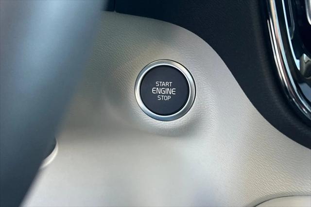 2026 Volvo XC40 Plus, B5 AWD Gas (mild hybrid), Dark