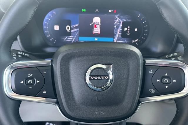 2026 Volvo XC40 Plus, B5 AWD Gas (mild hybrid), Dark