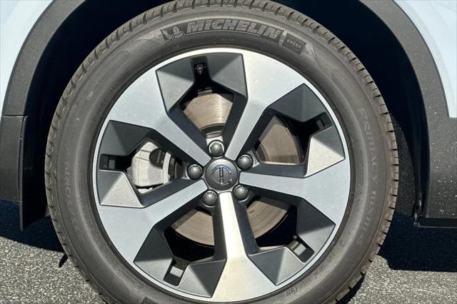 2026 Volvo XC40 Plus, B5 AWD Gas (mild hybrid), Dark