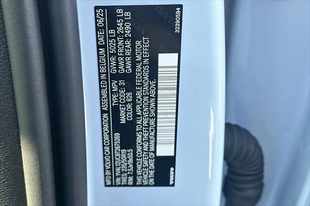 2026 Volvo XC40 Plus, B5 AWD Gas (mild hybrid), Dark