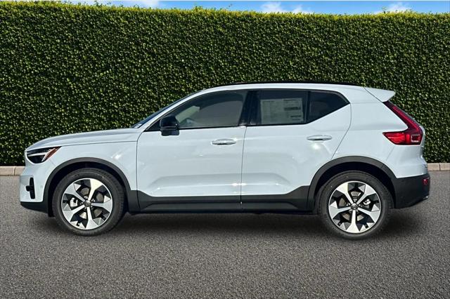 2026 Volvo XC40 Plus, B5 AWD Gas (mild hybrid), Dark