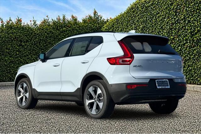 2026 Volvo XC40 Plus, B5 AWD Gas (mild hybrid), Dark