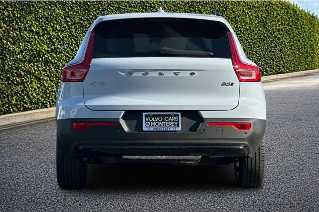 2026 Volvo XC40 Plus, B5 AWD Gas (mild hybrid), Dark