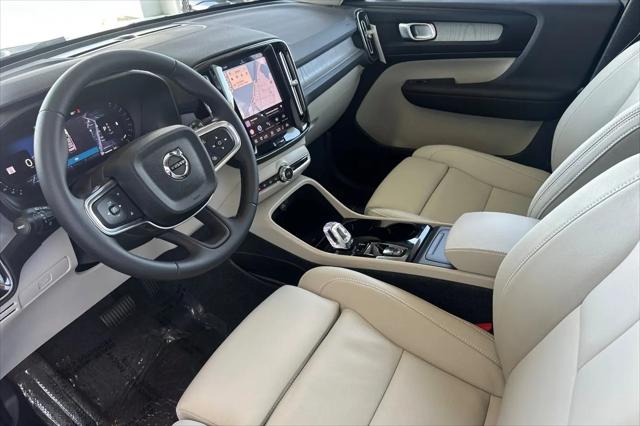 2026 Volvo XC40 Plus, B5 AWD Gas (mild hybrid), Dark