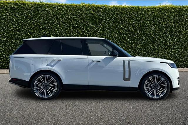 2026 Land Rover Range Rover P530 SE