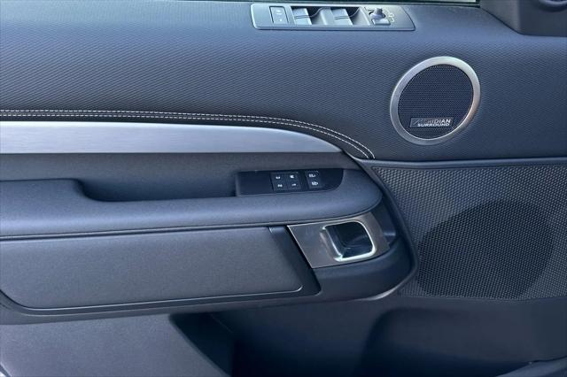 2025 Land Rover Discovery P300 Dynamic SE