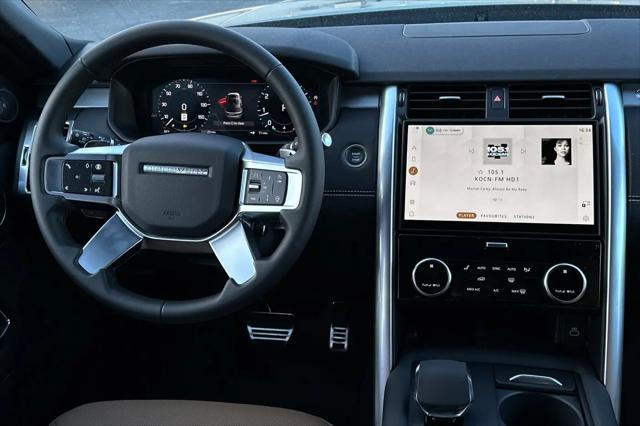 2025 Land Rover Discovery P300 Dynamic SE