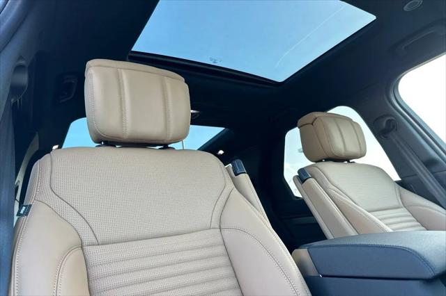 2025 Land Rover Discovery P300 Dynamic SE