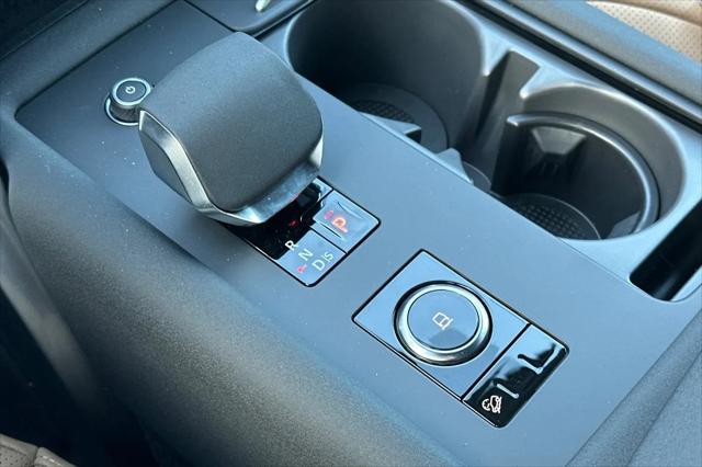 2025 Land Rover Discovery P300 Dynamic SE