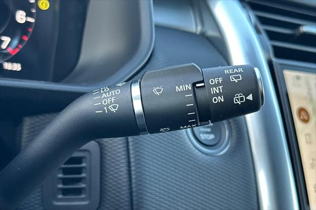 2025 Land Rover Discovery P300 Dynamic SE