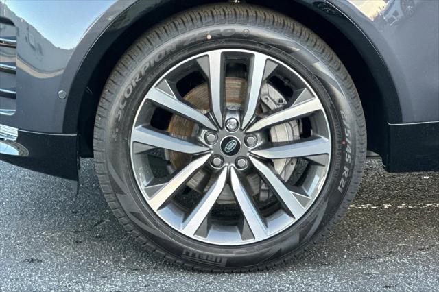 2025 Land Rover Discovery P300 Dynamic SE