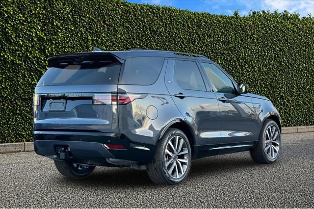 2025 Land Rover Discovery P300 Dynamic SE