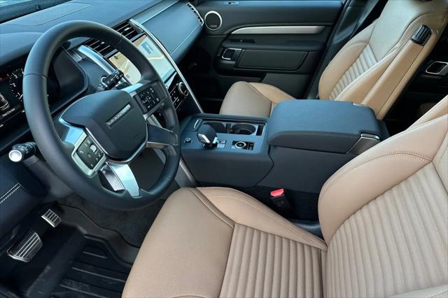 2025 Land Rover Discovery P300 Dynamic SE