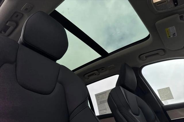 2025 Volvo XC90 Plug-In Hybrid T8 Plus 7-Seater