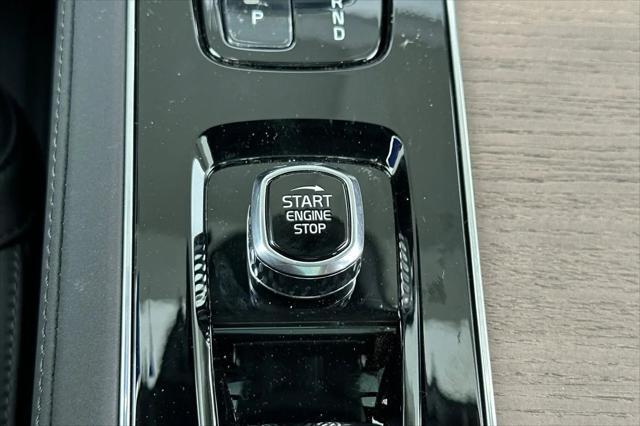 2025 Volvo XC90 Plug-In Hybrid T8 Plus 7-Seater