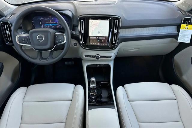2026 Volvo XC40 Plus, B4 FWD Gas (mild hybrid), Dark