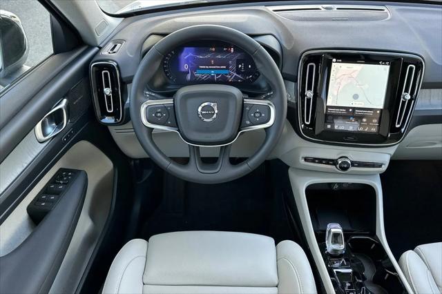 2026 Volvo XC40 Plus, B4 FWD Gas (mild hybrid), Dark