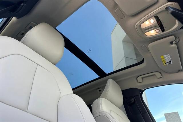 2026 Volvo XC40 Plus, B4 FWD Gas (mild hybrid), Dark