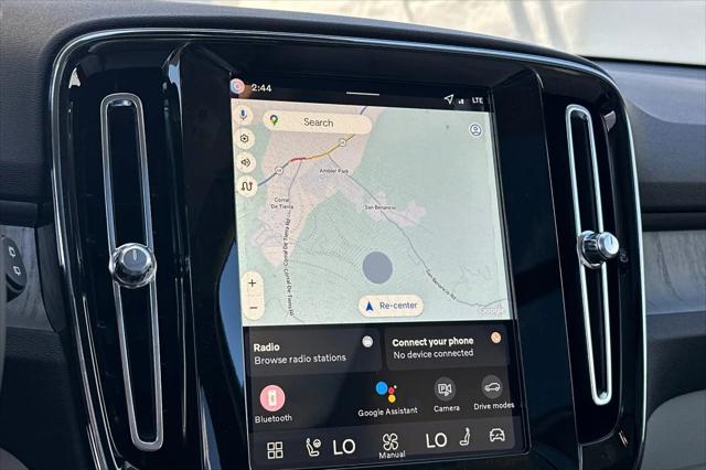2026 Volvo XC40 Plus, B4 FWD Gas (mild hybrid), Dark