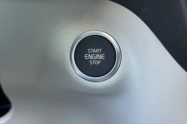 2026 Volvo XC40 Plus, B4 FWD Gas (mild hybrid), Dark
