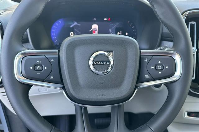 2026 Volvo XC40 Plus, B4 FWD Gas (mild hybrid), Dark