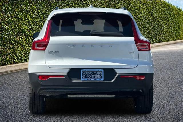 2026 Volvo XC40 Plus, B4 FWD Gas (mild hybrid), Dark