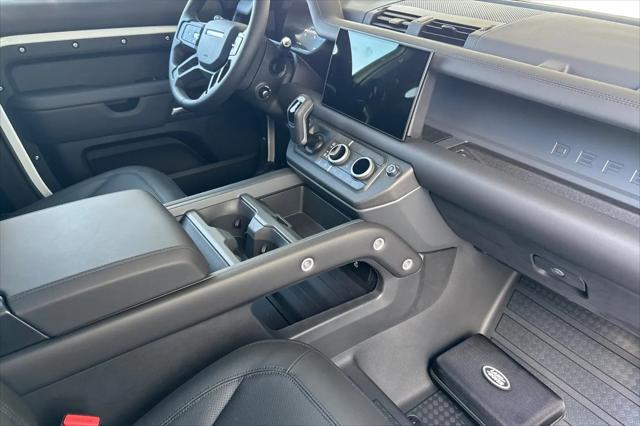 2025 Land Rover Defender 110 P500 X-Dynamic SE