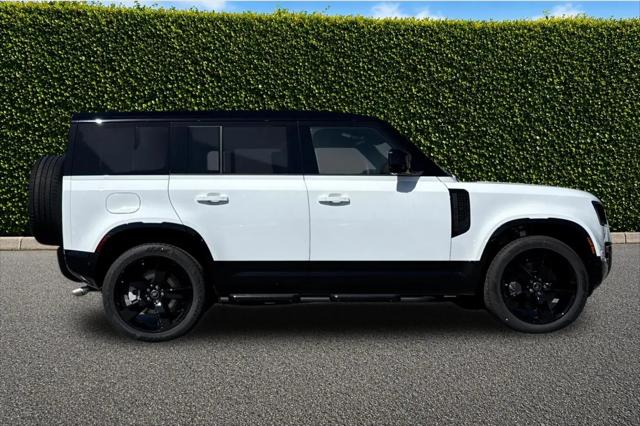 2025 Land Rover Defender 110 P500 X-Dynamic SE