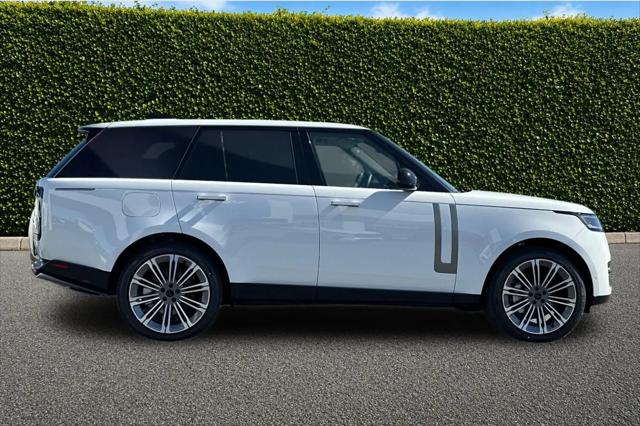 2026 Land Rover Range Rover P530 SE