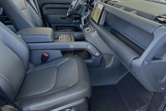 2024 Land Rover Defender 130 P400 X-Dynamic SE