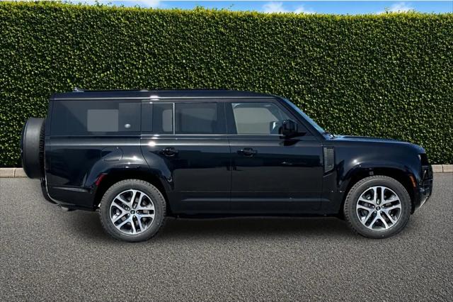 2024 Land Rover Defender 130 P400 X-Dynamic SE