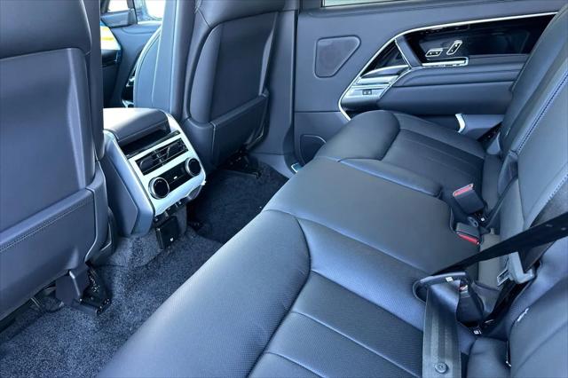 2026 Land Rover Range Rover P530 SE 7 Seat