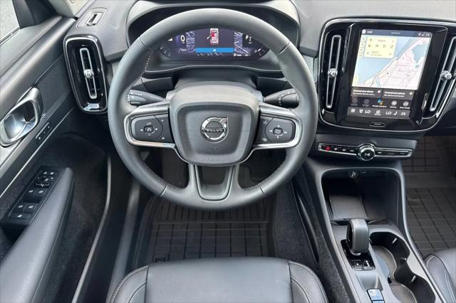 2026 Volvo XC40 Core, B4 FWD Gas (mild hybrid), Dark