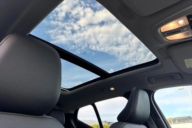 2026 Volvo XC40 Core, B4 FWD Gas (mild hybrid), Dark