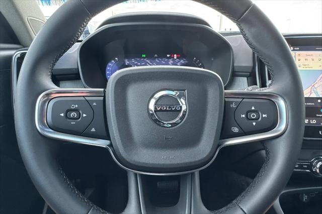 2026 Volvo XC40 Core, B4 FWD Gas (mild hybrid), Dark