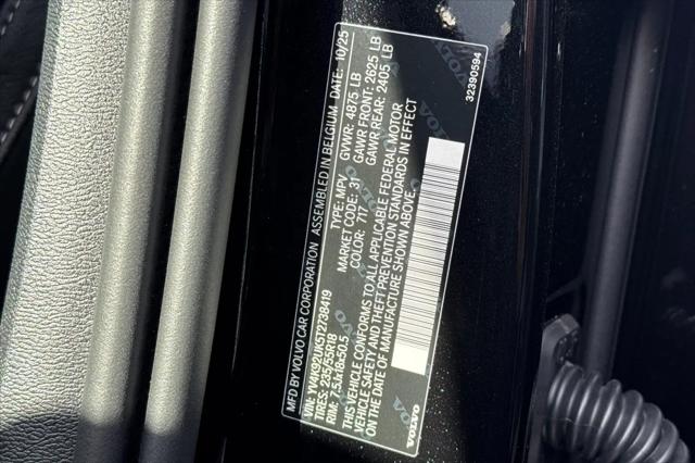 2026 Volvo XC40 Core, B4 FWD Gas (mild hybrid), Dark