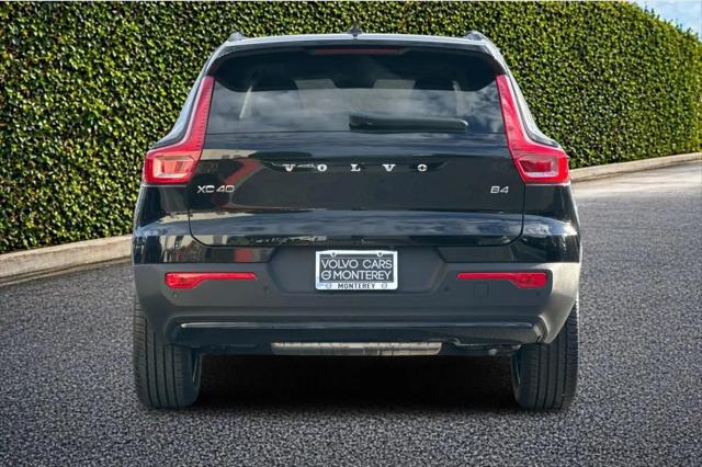 2026 Volvo XC40 Core, B4 FWD Gas (mild hybrid), Dark