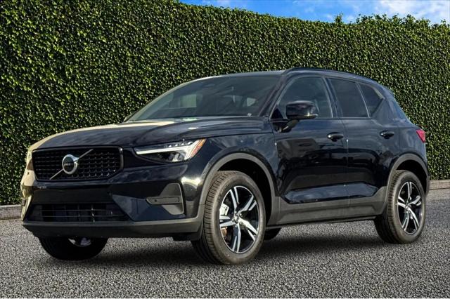2026 Volvo XC40 Core, B4 FWD Gas (mild hybrid), Dark for sale in Seaside, CA