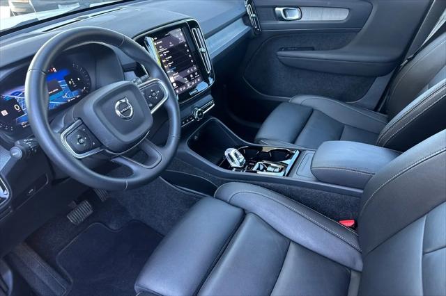 2025 Volvo XC40 B5 Plus Bright Theme