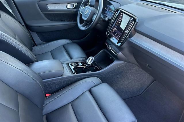 2025 Volvo XC40 B5 Plus Bright Theme